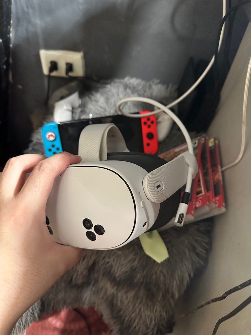 Meta Quest 3s 128gb VR Headset (Category: Virtual Reality) located in Taguig. Submitted by jayyyy00 (Listing ID 1395125039, Image 2). Description: Meta Quest 3s 128gb Condition 99% smooth pwede sa maarte Inclusions: -Unit -Left and Right Controllers -Spare batteries -Orig Charging cable -Orig Charging adapter -USB 3.1 link cable for PCVR No box Meetup / Pick up preferrably Lalamove shouldered by the buyer (payment upon pick up ni rider).