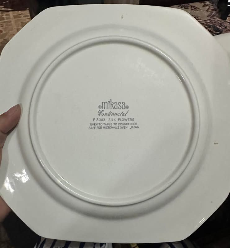 Mikasa Continental Silk Flowers Octagonal Plate 23x23cm (Category: Dinnerware & Cutlery) located in Antipolo. Submitted by queens.collections (Listing ID 1394995871, Image 2). Description: Skukl5-1c.