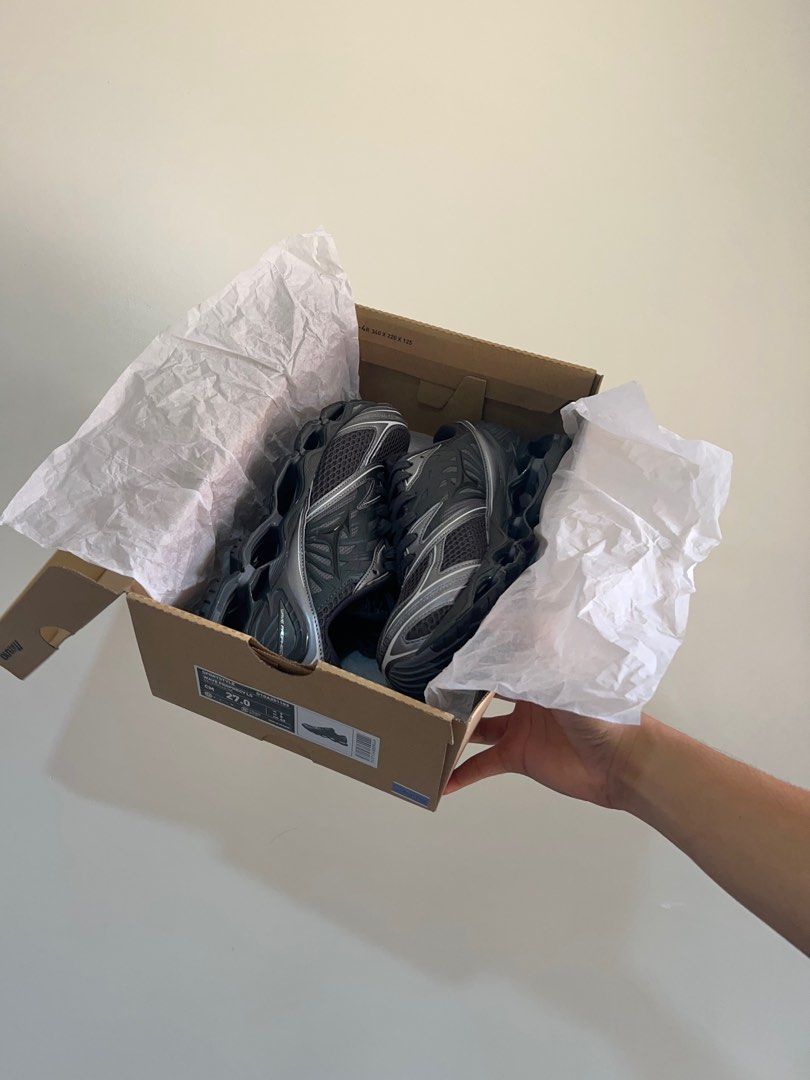 Mizuno Wave Prophecy LS Sneakers (Category: Sneakers) located in Quezon City. Submitted by samdolor (Listing ID 1395033326, Image 2). Description: Rfs: wrong size. Used this only twice. Comes with the original box..