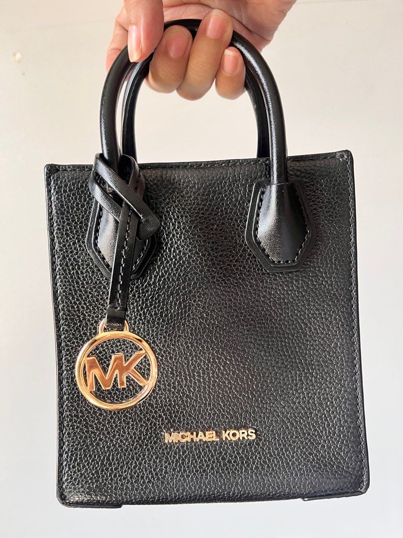 MK MERCER (Category: Luxury Bags & Wallets) located in Manila. Submitted by pumpingmommy18 (Listing ID 1394976460, Image 1). Description: Pwedeng pwede sa maarte Minor scratches lang but hindi halata since pebbled leather siya sa hardware may minor hairlines super tigas pa po ng leather nito 👜.