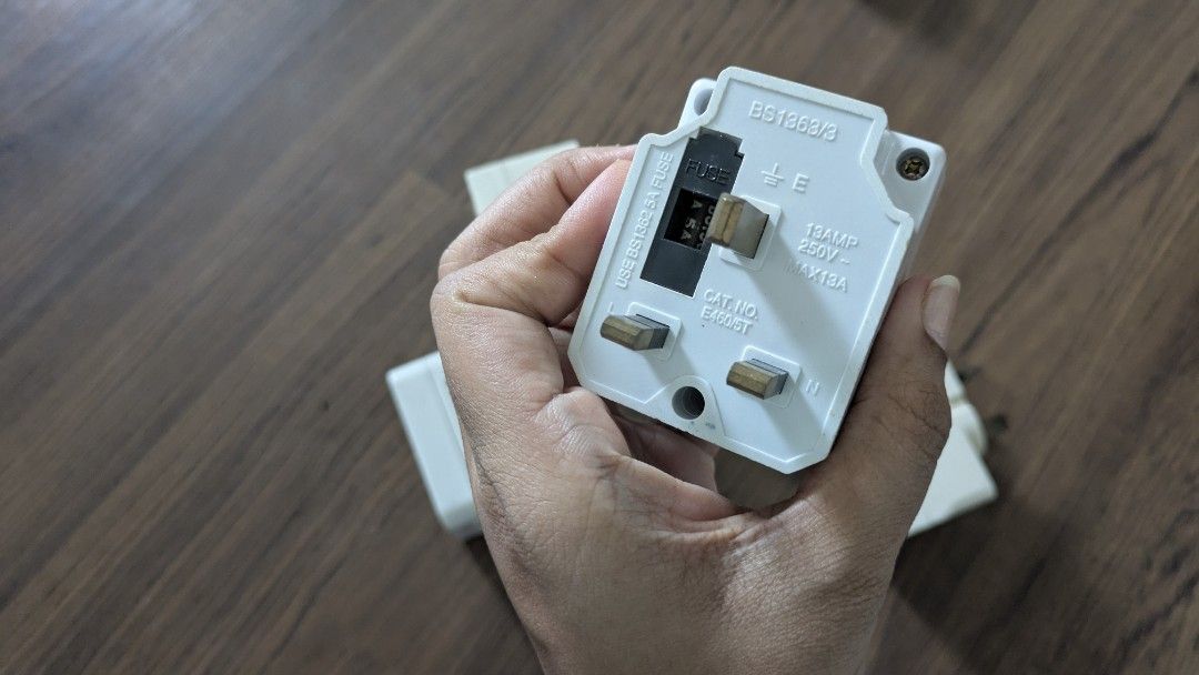 Multi-Plug Power Adapters (Category: Cables & Adaptors) located in Singapore. Submitted by 10_st_pal_07 (Listing ID 1395156607, Image 3). Description: - Multi-plug power adapter set - Includes various configurations - Some with surge protection - Fused for safety - Great for expanding outlets ping me if i want anything specific. quote ur own reasonable price.