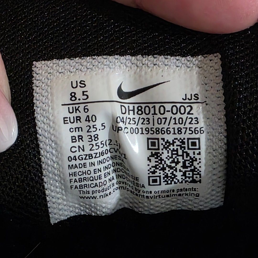 Nike Air Max 90 Black and White (Category: Sneakers) located in Mandaluyong City. Submitted by kunigpicks (Listing ID 1395049135, Image 3). Description: Condition: 7/10 (outer bakbak due to storage, but interior is in good condition Payment via: Maya/Gcash/Bank Transfer Nike Air Max 90 sneakers in black and white. Features the iconic Air Max design with visible air unit. Includes the Nike logo on the side and "Air Max" branding on the heel. Size 