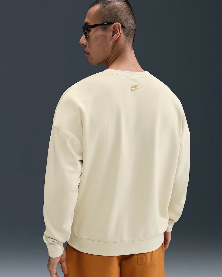 Nike Club Sweatshirt (Category: Coats, Jackets and Outerwear) located in Makati City. Submitted by pulsepop.ph (Listing ID 1395075757, Image 2). Description: S-XXL This relaxed crew neck sweatshirt is made with soft and breathable French terry fabric. Its oversized fit gives you plenty of room through the body and sleeves. Shown: Light Khaki/Light Khaki/Parachute Beige.