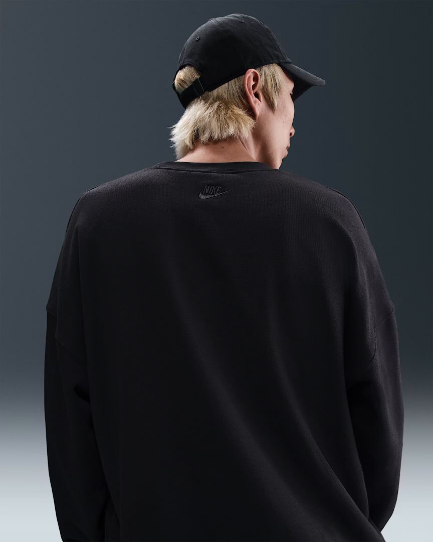 Nike Club Sweatshirt (Category: Coats, Jackets and Outerwear) located in Makati City. Submitted by pulsepop.ph (Listing ID 1395075970, Image 2). Description: S-XXL This relaxed crew neck sweatshirt is made with soft and breathable French terry fabric. Its oversized fit gives you plenty of room through the body and sleeves. Shown: Black/Black/Anthracite.
