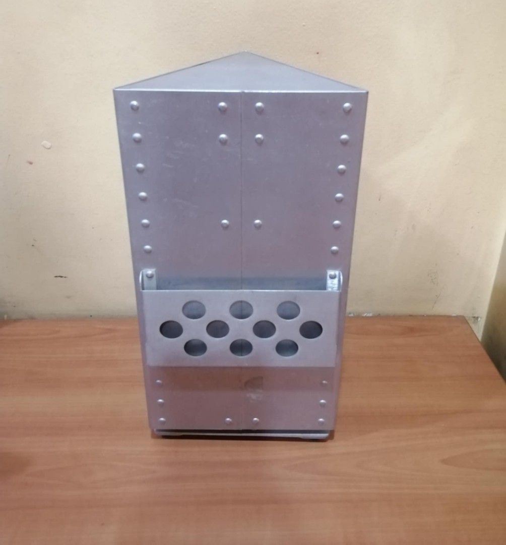 OAKLEY Vintage Lense/Coin Stand (Category: Vintage Collectibles) located in Cainta. Submitted by Bishop555 (Listing ID 1395015293, Image 3). Description: Late 80s to 90s Oakley Lense display stand (about 12 inches in height, Rotating stand) Bought Abroad, (NOT LOCAL) Diamond type about 7 inches each side. Great for Oakley collectors in great condition, If you love collecting Oakley Coins best to hold em here. 15k Nego!.