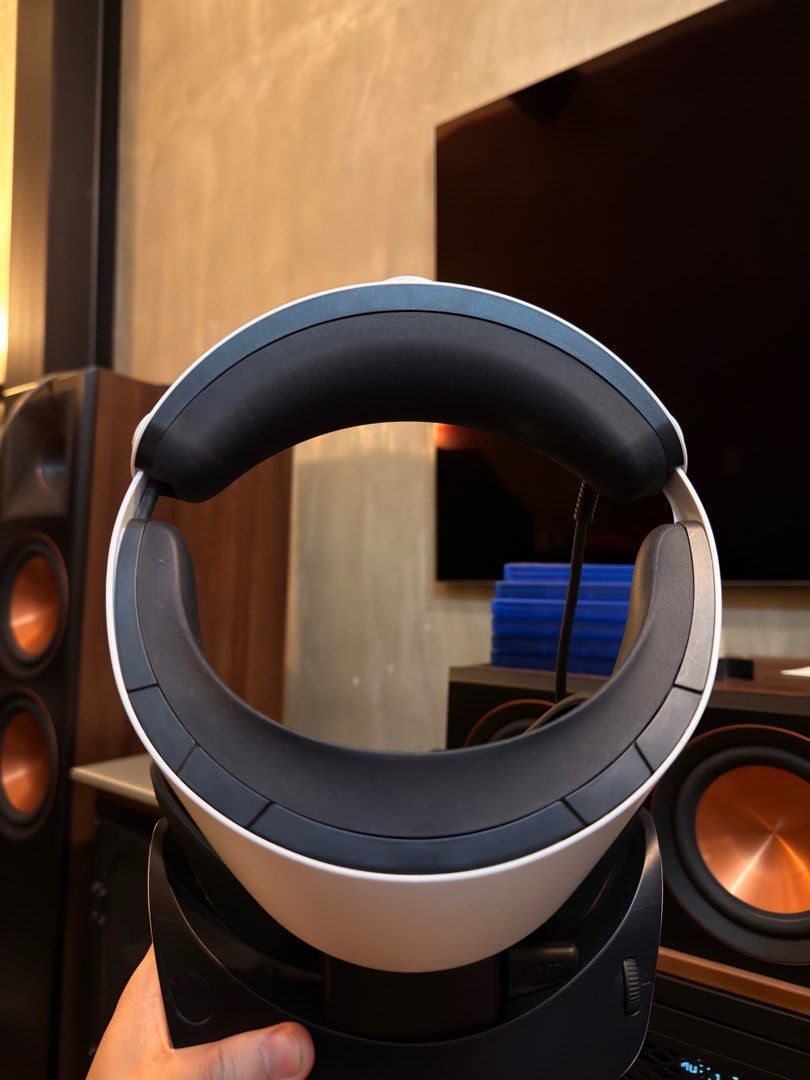 Playstation VR 2 (Category: Virtual Reality) located in Mandaluyong City. Submitted by seungwand (Listing ID 1395002031, Image 1). Description: Playstation VR 2 - Bought last March 31, 2023 - Bought for 34,790 - Selling for 20,000 - Barely used, only used for less than 10 times - properly maintained and stored.