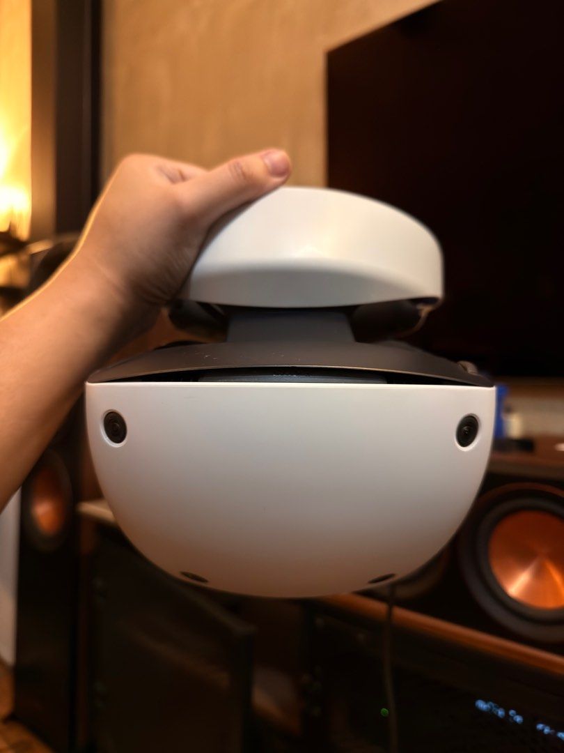Playstation VR 2 (Category: Virtual Reality) located in Mandaluyong City. Submitted by seungwand (Listing ID 1395002031, Image 3). Description: Playstation VR 2 - Bought last March 31, 2023 - Bought for 34,790 - Selling for 20,000 - Barely used, only used for less than 10 times - properly maintained and stored.
