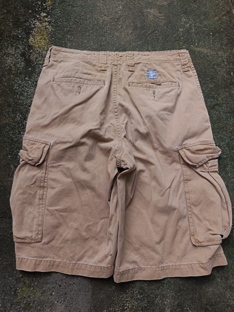 Ralph Lauren Cargo Short (Category: Shorts) located in Butuan. Submitted by dotesat (Listing ID 1395032499, Image 3). Description: Ralph Lauren CargoShorts Size 33 waist Good Condition 450 +sf.
