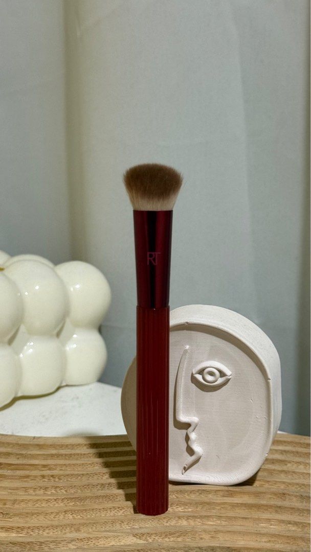Real Techniques RT 100 Brush - Solar Power Golden Hour Glow (Category: Makeup) located in Taguig. Submitted by findswithcece (Listing ID 1395148241, Image 1). Description: - Real Techniques RT 100 brush - Solar Power Golden Hour Glow variant - Used twice.