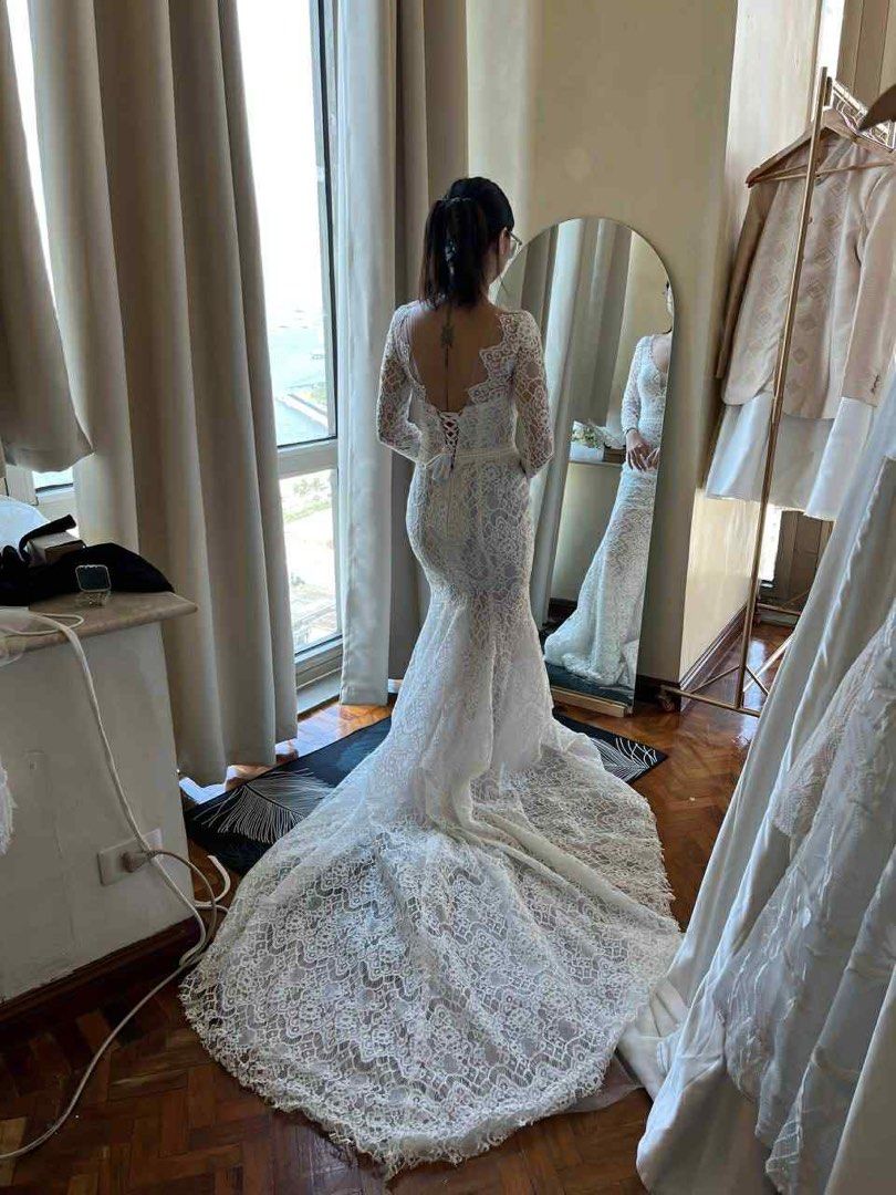 RTW Wedding Gown (Category: Evening dresses & gowns) located in Dasmarinas. Submitted by teodoraaaa (Listing ID 1395113893, Image 2). Description: Unworn wedding gown because opted for a different one. Bought for 12,000.