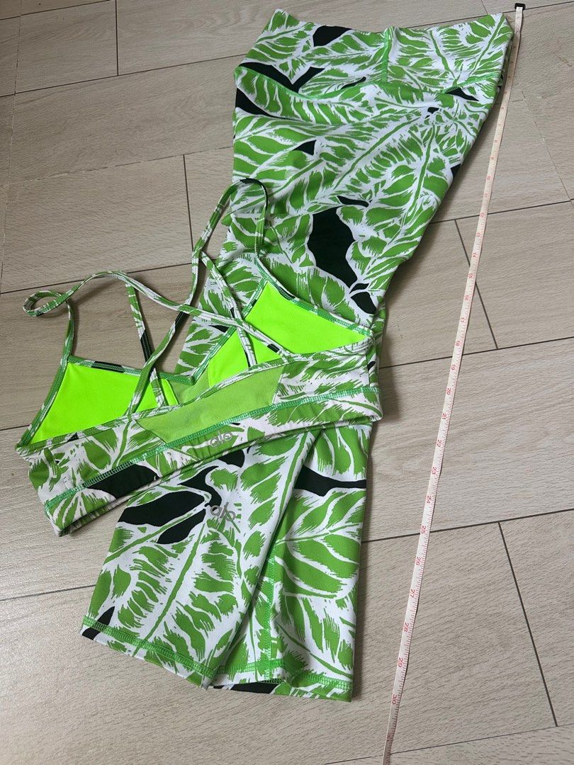 (S) Alo Yoga Activewear Set (Category: Activewear) located in Bacolod City. Submitted by xoxo_kyashi (Listing ID 1395035603, Image 3). Description: Alo Yoga coords Good used condition. Buy as set only. Bra has no pads, no padslot. Bottom is a crop leggings. Both size small on tag. Ships from Cavite..