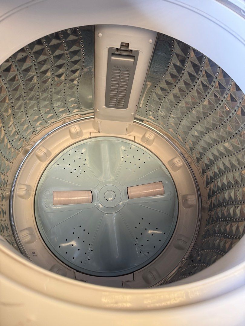 Washing machine automatic 10kg (Category: Refrigerators and Freezers) located in Manila. Submitted by mark817 (Listing ID 1394989048, Image 2). Description: Slightly negotiable sa sure buyer Location: Pasig Jennys Ave.