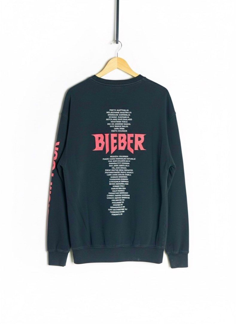 Stadium Tour Crewneck Sweatshirt (Category: Coats, Jackets and Outerwear) located in Caloocan City. Submitted by mikeeeeemike (Listing ID 1394986657, Image 2). Description: Size M on Tag Condition 8.5/10 issue minimal crack prints and pinholes, faded hem .
