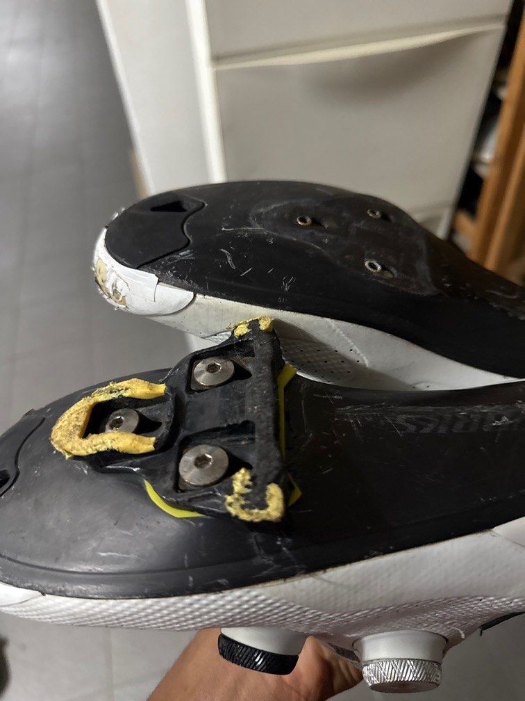 S-works torch road shoes (Category: Parts & Accessories) located in Singapore. Submitted by christianitylover85 (Listing ID 1395108518, Image 2). Description: Right side sole cracked EU43.