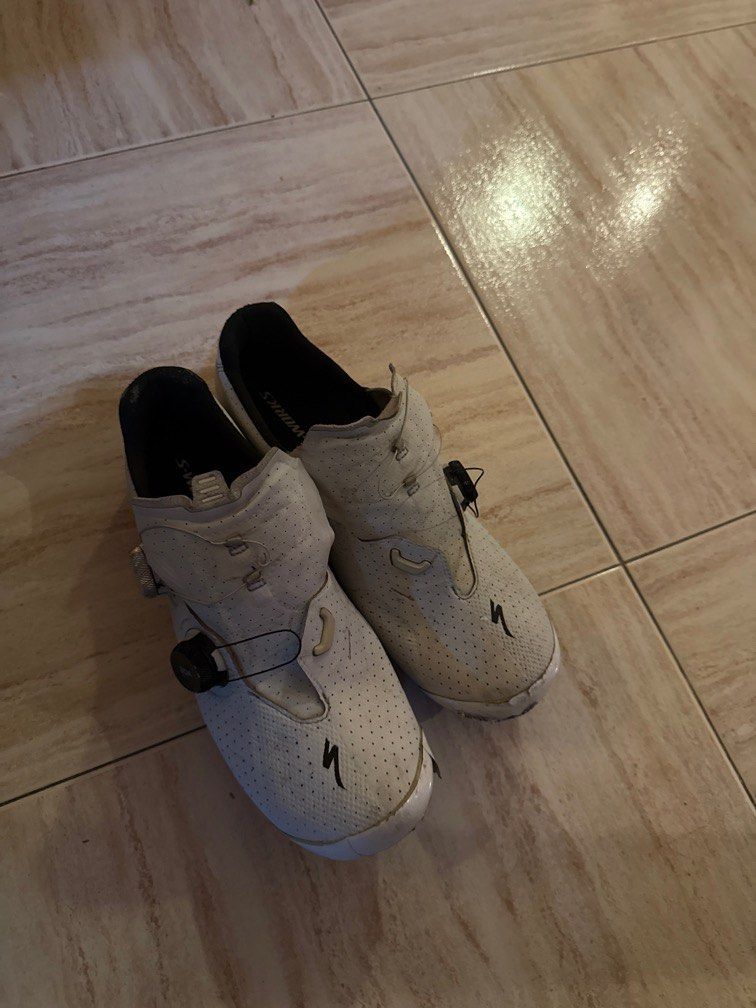 S-works torch road shoes (Category: Parts & Accessories) located in Singapore. Submitted by christianitylover85 (Listing ID 1395108518, Image 1). Description: Right side sole cracked EU43.