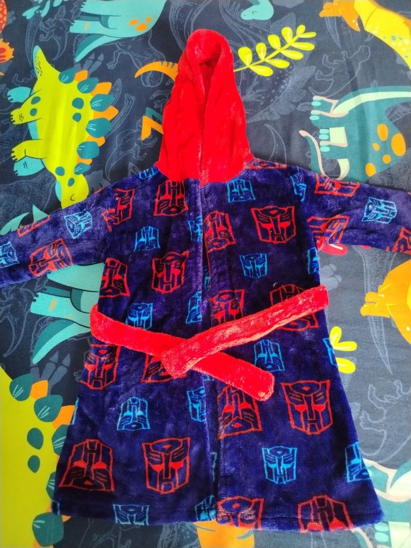 Transformers Robots in Disguise Robe 3T (Category: Babies & Kids Fashion) located in Tanza. Submitted by maryannrod99102 (Listing ID 1395155242, Image 2). Description: - Transformers Robots in Disguise robe - Size: 3T - Color: Blue with Transformers logos - Features: Red hood and matching belt - Material: 100% polyester - Flame resistant.