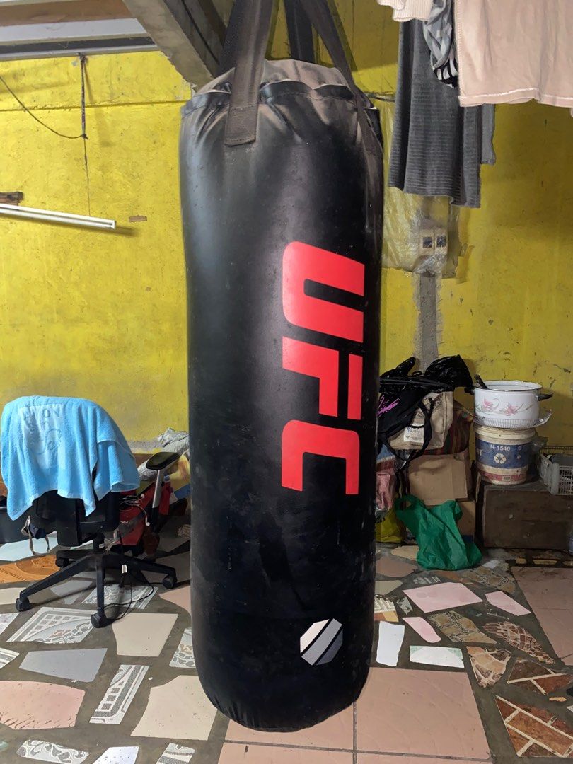 UFC PUNCHING BAG (Category: Weights & Dumbbells) located in Manila. Submitted by xdrn_ (Listing ID 1395146915, Image 1). Description: .