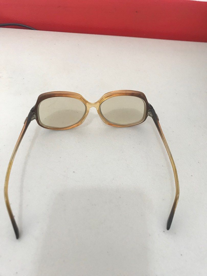 Vintage eyeglasses fits medium frame (Category: Sunglasses & Eyewear) located in Tuguegarao City. Submitted by rox_onlineshop (Listing ID 1395005567, Image 3). Description: Vintage eyeglasses Palitan ang lens Mabigat Naka pal ang lens .