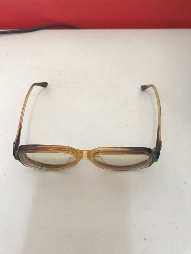 Vintage eyeglasses fits medium frame (Category: Sunglasses & Eyewear) located in Tuguegarao City. Submitted by rox_onlineshop (Listing ID 1395005567, Image 1). Description: Vintage eyeglasses Palitan ang lens Mabigat Naka pal ang lens .