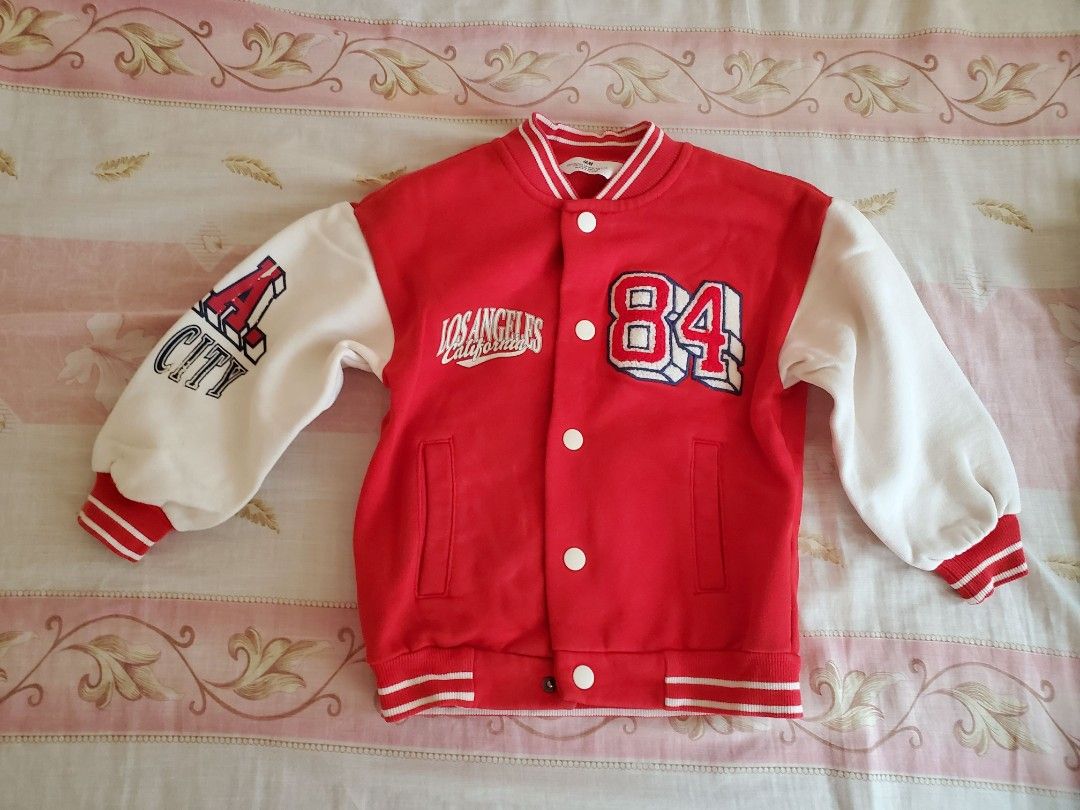 Winter Jacket （分類：嬰兒及小童流行時尚）位於 Hong Kong。 由 circlegirl 提交（商品編號 1395000783，圖片 1）。簡介： H&M 3-4 years old 。
