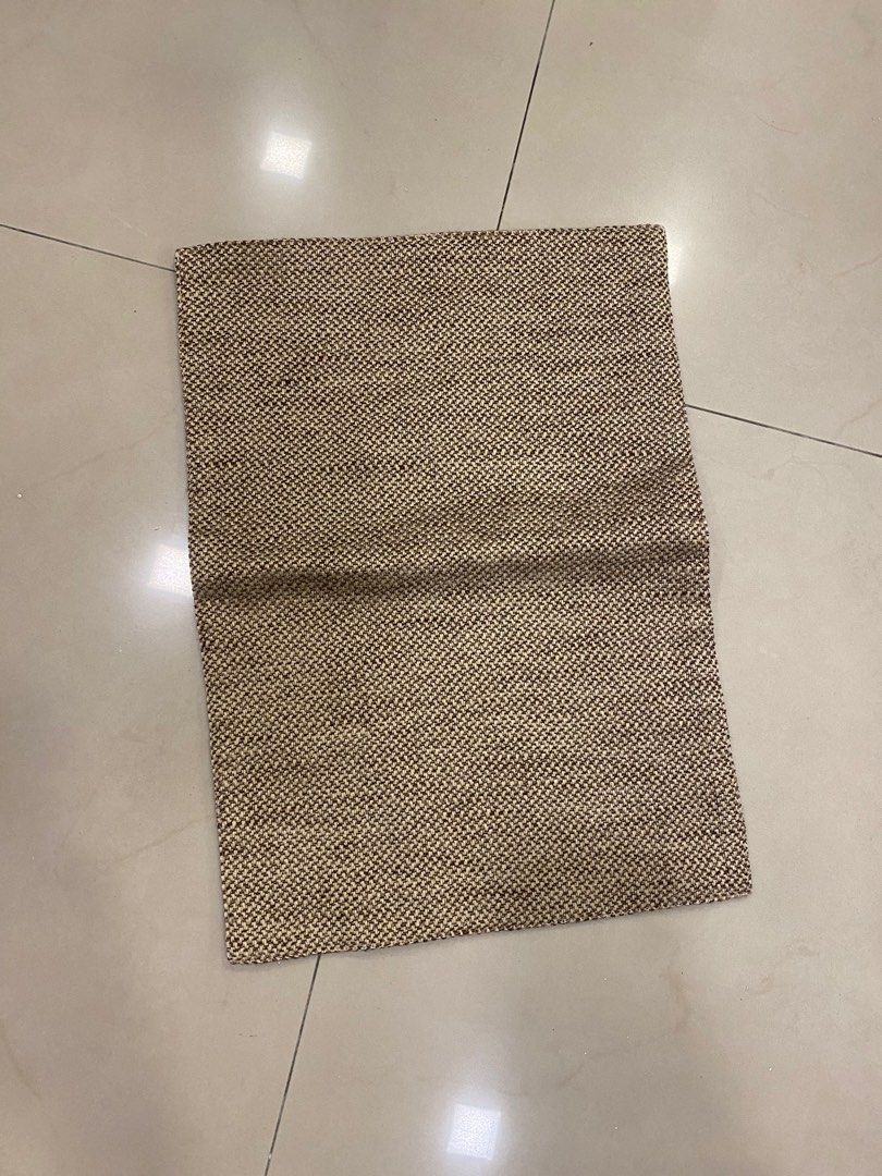 Woven Rectangular table placemat (Category: Carpets, Mats & Flooring) located in Kuala Lumpur. Submitted by Jane_Go (Listing ID 1395095345, Image 1). Description: I have 6 pcs .