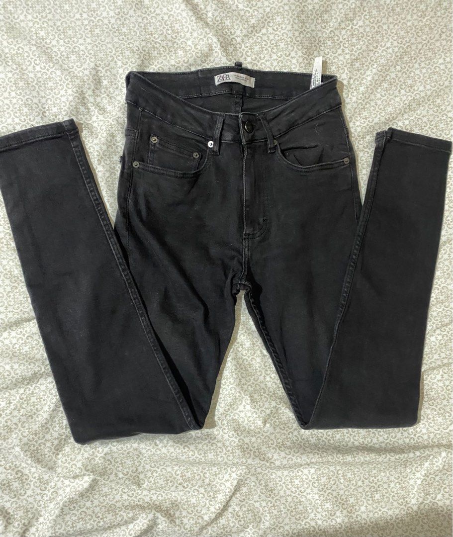 Zara black skinny jeans (Category: Jeans) located in Quezon City. Submitted by irldn_ (Listing ID 1395132440, Image 1). Description: .