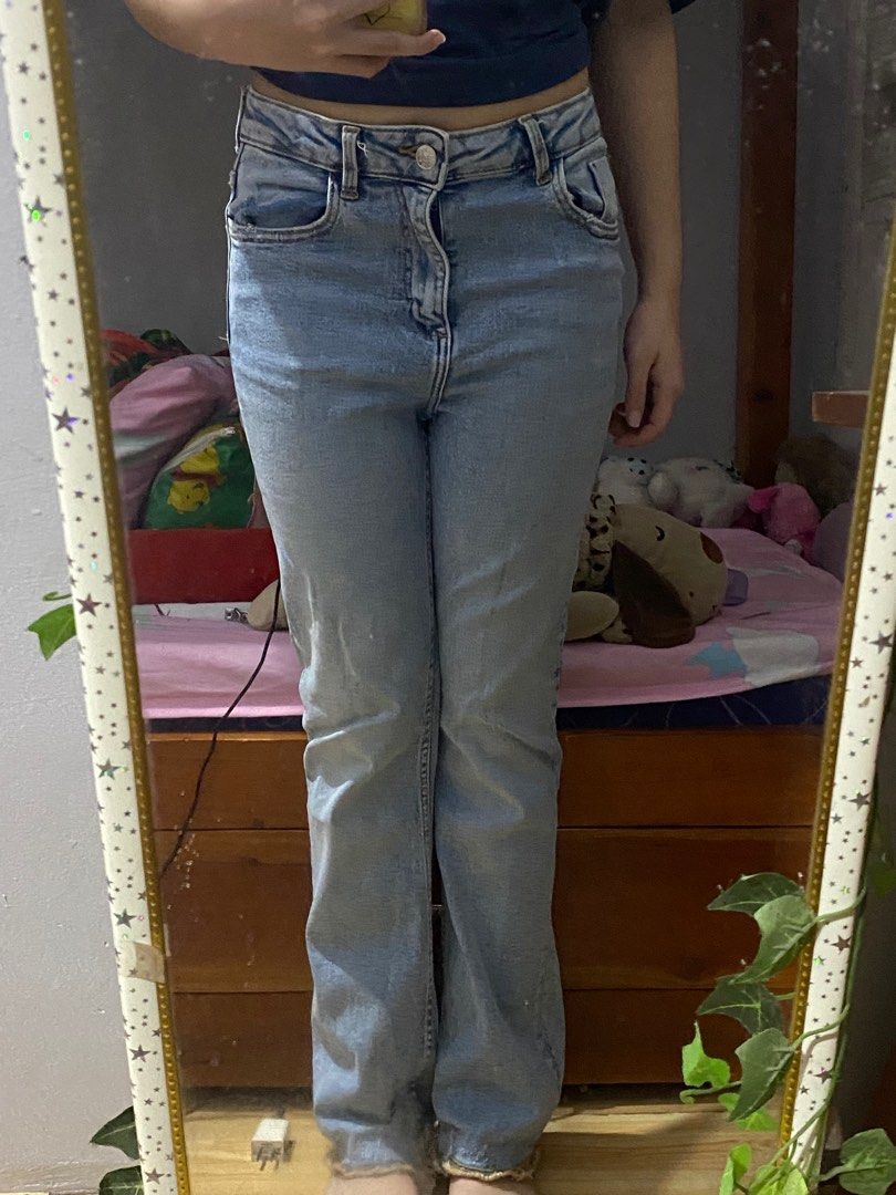 Zara Light Wash Flare Denim Jeans (Category: Jeans) located in Batangas. Submitted by daefloress (Listing ID 1395128358, Image 2). Description: size: waist 28, length 36 shipping on weekdays only thru j&t payo location: san jose, batangas.