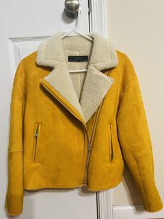 (Category: ) located in . Submitted by msshasha_wardrobe (Listing ID 1395039997, Image 1). Description: .