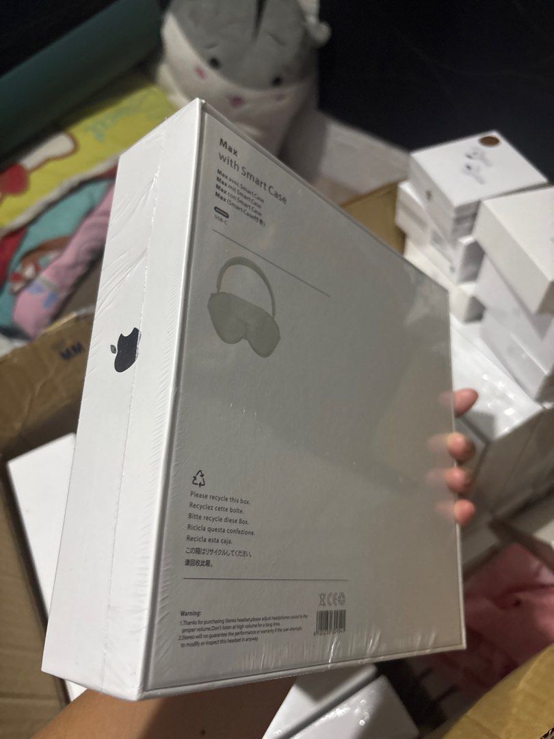 Airpods Max (Category: Headphones & Headsets) located in Manila. Submitted by m.shellym (Listing ID 1395300848, Image 2). Description: Brand new sealed Any colors available Best seller Pwede pick up or lalamove .