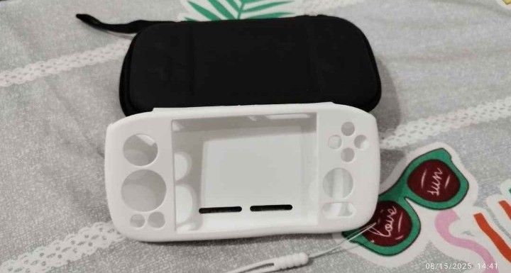 ANBERNIC RG406H (Category: Others) located in Bacoor. Submitted by qualityucantrust (Listing ID 1395336450, Image 3). Description: ANBERNIC RG406H unit mint condition with lots of games also retro games..👍 ANDROID CONSOLE ito so kaya itong sumusunod ng game android -ML -ROBLOX -GENSHIN -HOK -MU -DIABLO -RAGNAROK -ALL HEAVY GAME IN ANDROID TESTED👍 Includes: - Box - Device - Charging Cable - Extra screen protector - silicone case - Hard case - in
