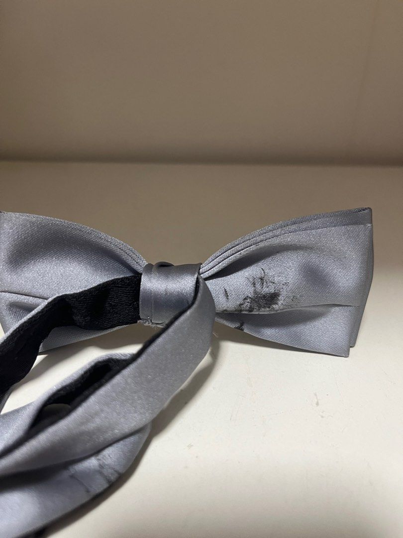 Assorted ties (Category: Ties) located in Singapore. Submitted by mzgc003 (Listing ID 1395287374, Image 6). Description: Price is for 1. Grey tie has scuff marks on the back, not able to see when worn Buy more for discount .