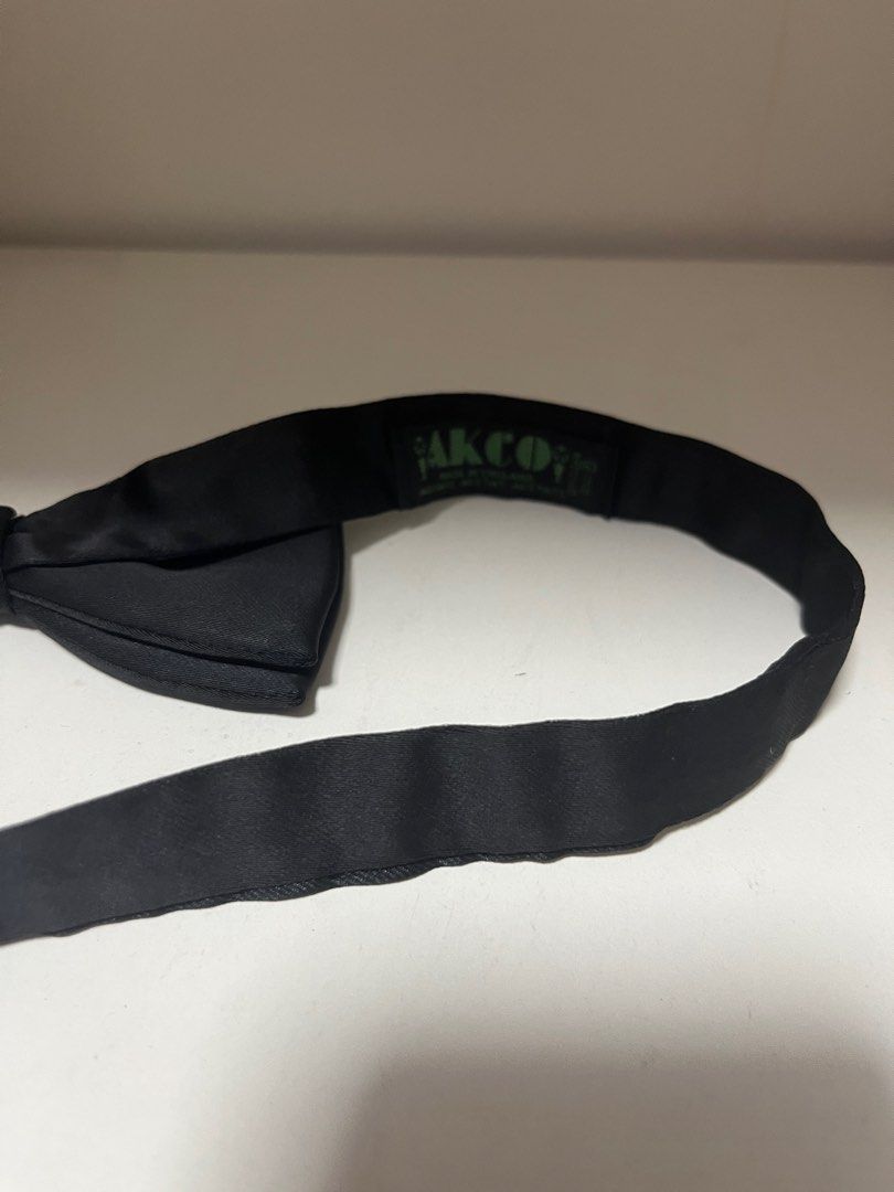 Assorted ties (Category: Ties) located in Singapore. Submitted by mzgc003 (Listing ID 1395287374, Image 8). Description: Price is for 1. Grey tie has scuff marks on the back, not able to see when worn Buy more for discount .