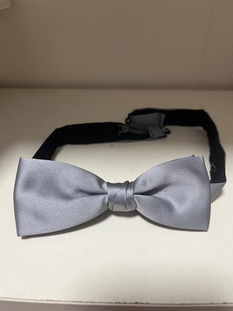 Assorted ties (Category: Ties) located in Singapore. Submitted by mzgc003 (Listing ID 1395287374, Image 5). Description: Price is for 1. Grey tie has scuff marks on the back, not able to see when worn Buy more for discount .