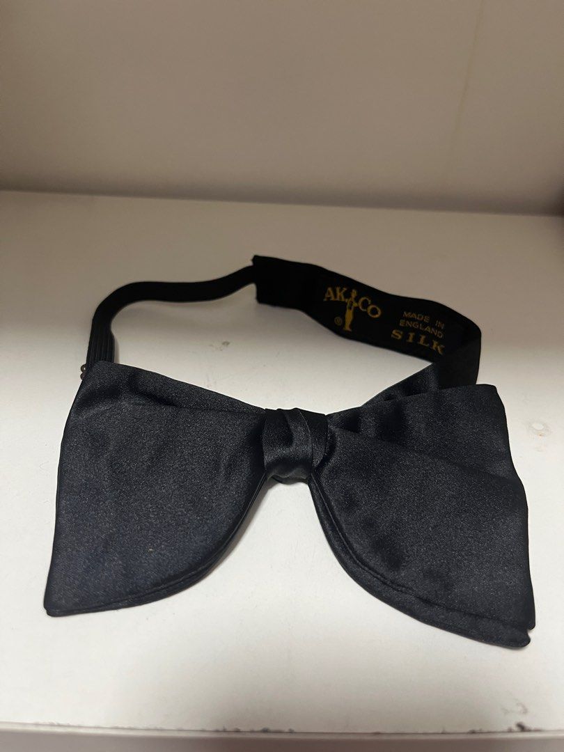 Assorted ties (Category: Ties) located in Singapore. Submitted by mzgc003 (Listing ID 1395287374, Image 4). Description: Price is for 1. Grey tie has scuff marks on the back, not able to see when worn Buy more for discount .