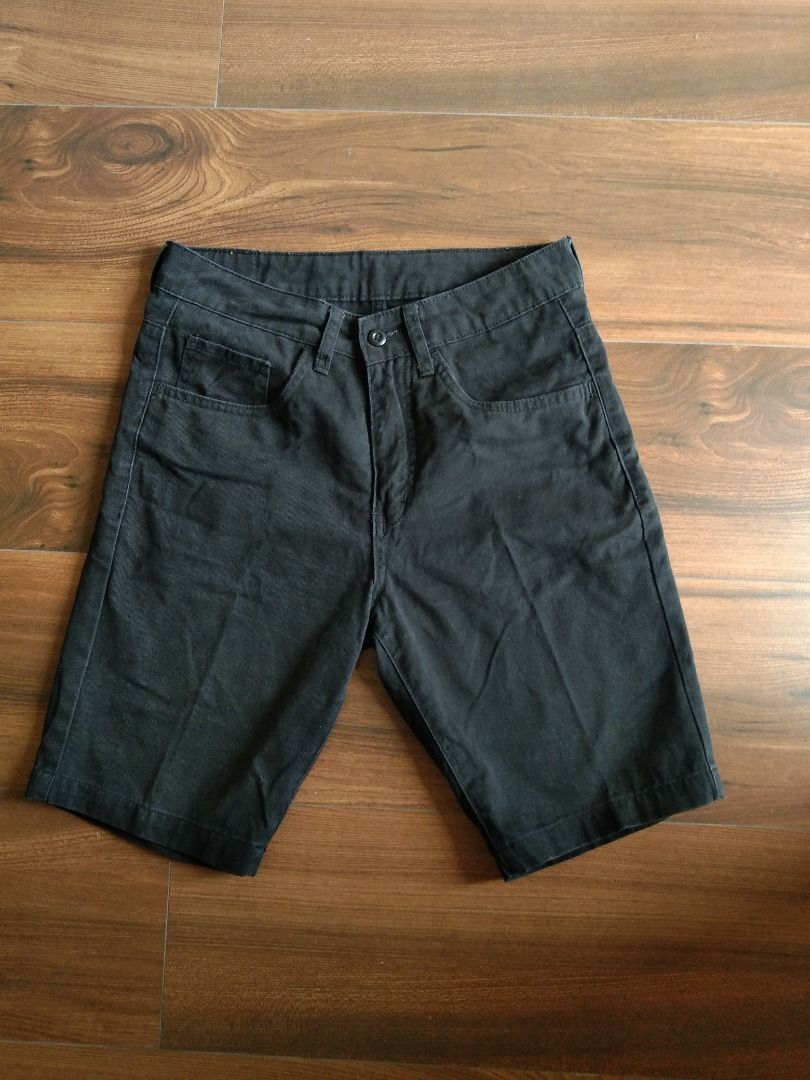 Bench Black Chino Shorts (28 in) (Category: Shorts) located in Quezon City. Submitted by jiggyboy11 (Listing ID 1395189084, Image 1). Description: Black color 28 in waist size Location: Near OLPH Parish, Project 8.