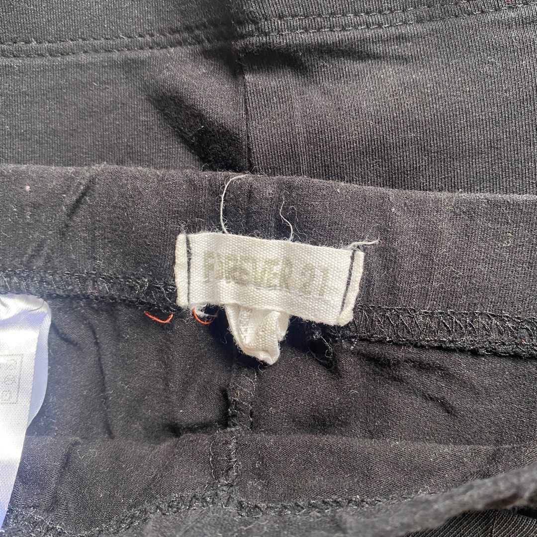 Black Leggings Bundle (H&M and Forever 21) (Category: Other Bottoms) located in Manila. Submitted by emls01 (Listing ID 1395187485, Image 3). Description: Two (2) H&M S Leggings One (1) Forever 21 S Leggings.