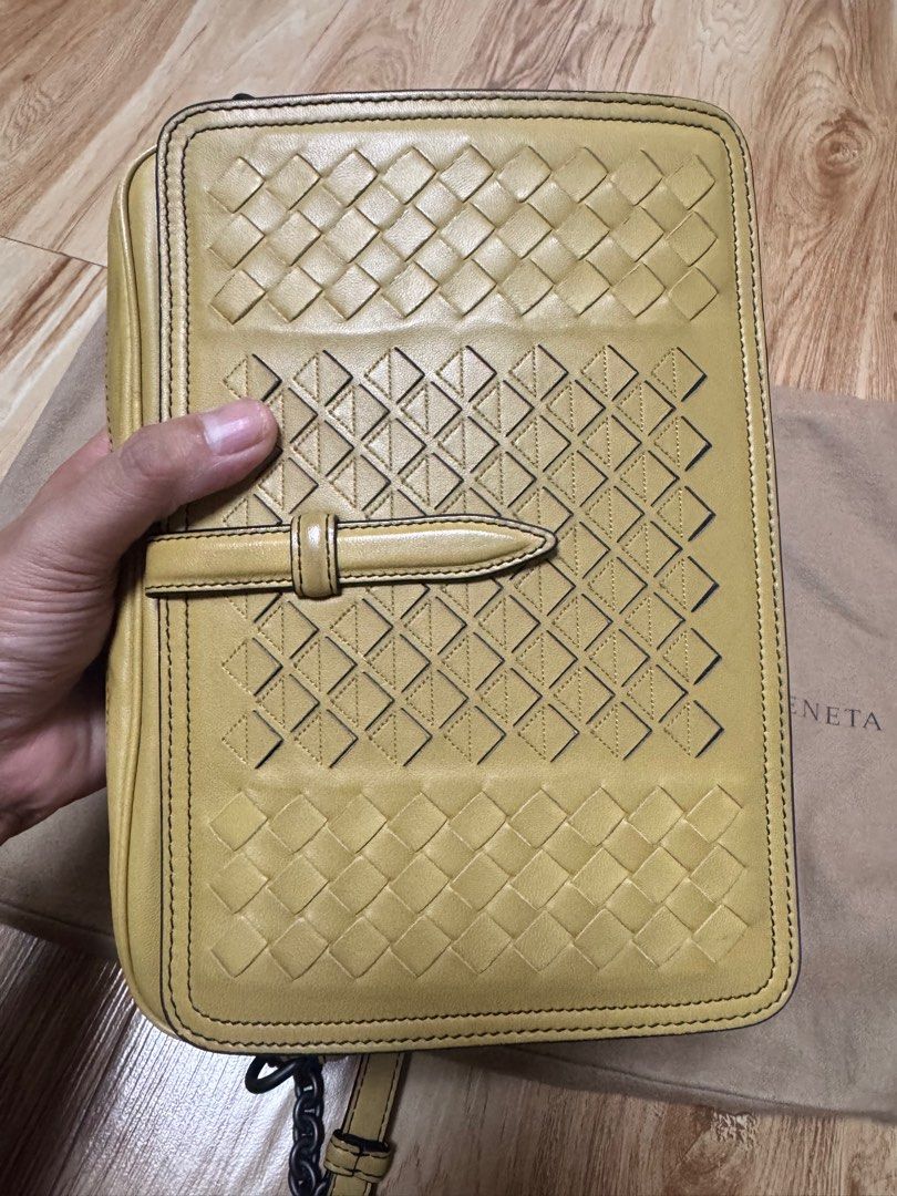 Bottega Yellow Nappa Intrecciato Camera Bag (Category: Luxury Bags & Wallets) located in Marikina City. Submitted by normanhernane (Listing ID 1395292721, Image 3). Description: For sale: Bott3ga Ven3tta Nappa Intrecciato Camera Bag with Dustbag Authentic. Moneyback if proven fake by professional authenticators. Loc: San Mateo/ Marikina .