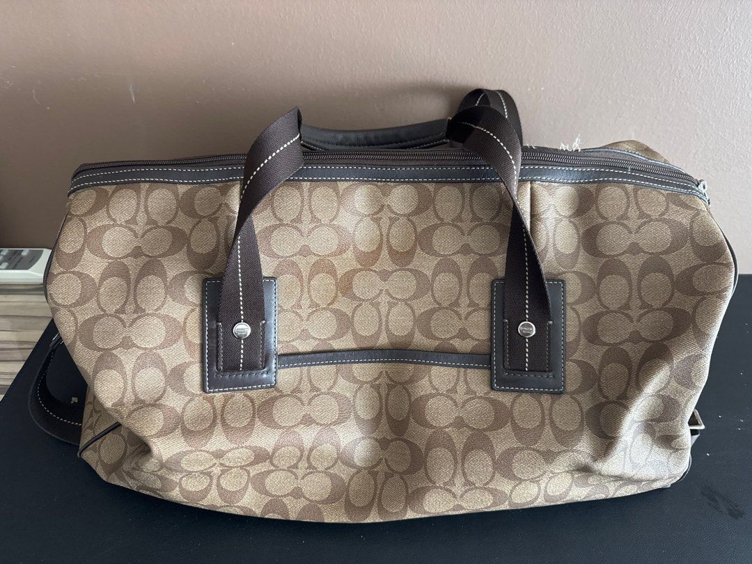 Coach Travelling Bag (Category: Luxury Bags & Wallets) located in Quezon City. Submitted by viber9163490242 (Listing ID 1395336870, Image 2). Description: .
