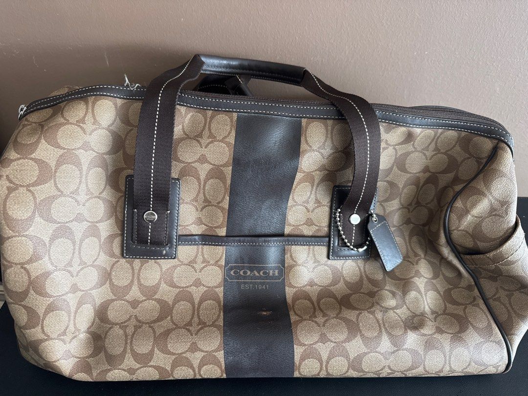 Coach Travelling Bag (Category: Luxury Bags & Wallets) located in Quezon City. Submitted by viber9163490242 (Listing ID 1395336870, Image 1). Description: .
