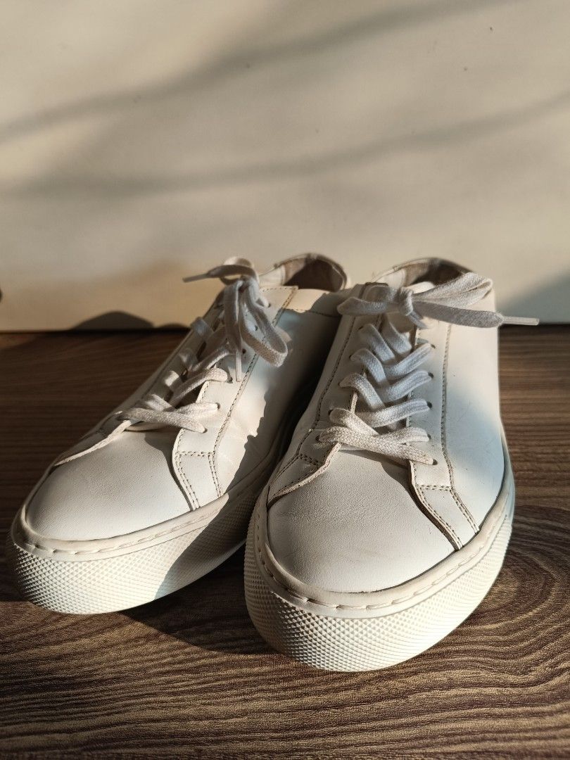 Common Projects Achilles Low (Category: Sneakers) located in Subic. Submitted by yssacollection (Listing ID 1395258268, Image 1). Description: A streamlined, classic sneaker that doesn't shout, this Italian-leather look is foil-stamped with the factory ID code and style numbers for a shoe that's as low-key as it is luxe. Lace-up style Leather upper and lining/rubber sole Made in Italy Size 37 on stamp Signs of Usage Only (Used Twice Only) 9/10 🔥