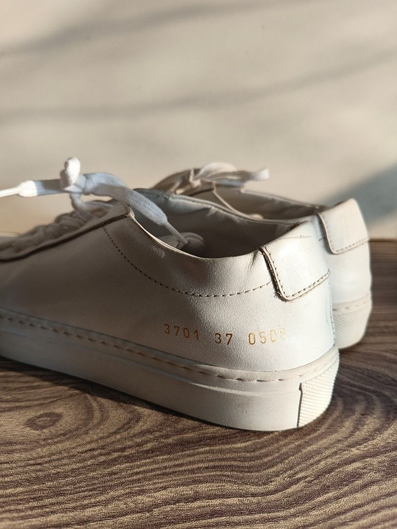 Common Projects Achilles Low (Category: Sneakers) located in Subic. Submitted by yssacollection (Listing ID 1395258268, Image 2). Description: A streamlined, classic sneaker that doesn't shout, this Italian-leather look is foil-stamped with the factory ID code and style numbers for a shoe that's as low-key as it is luxe. Lace-up style Leather upper and lining/rubber sole Made in Italy Size 37 on stamp Signs of Usage Only (Used Twice Only) 9/10 🔥