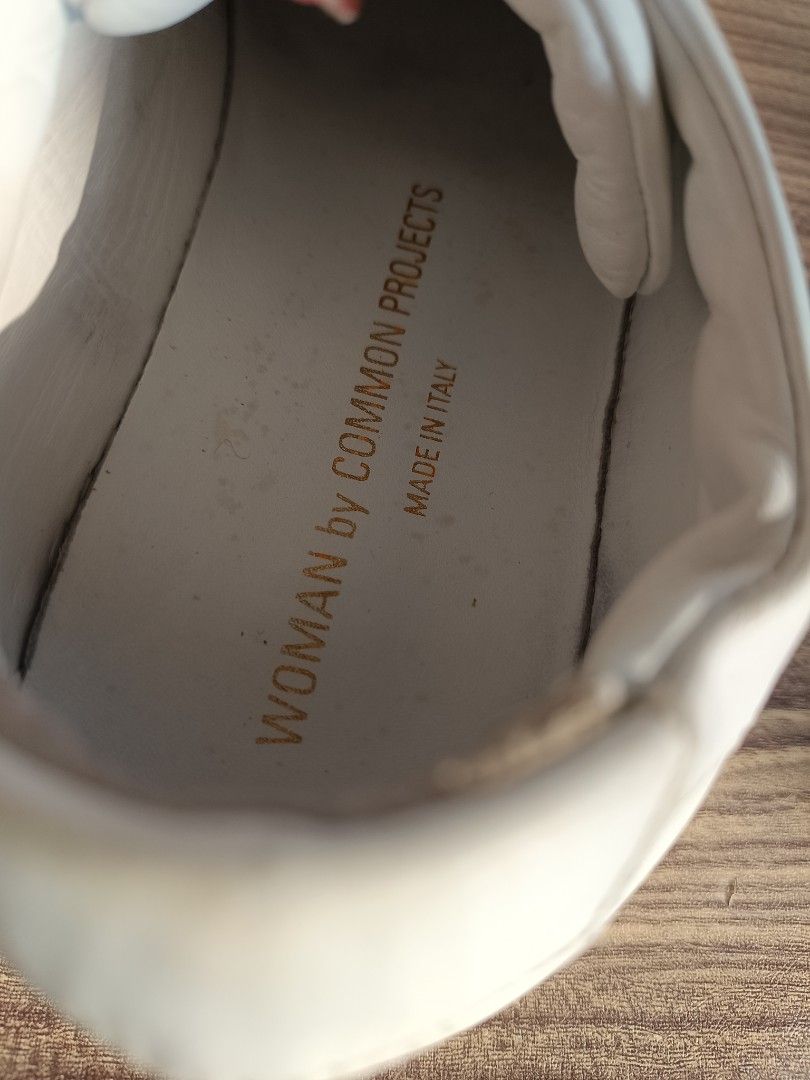 Common Projects Achilles Low (Category: Sneakers) located in Subic. Submitted by yssacollection (Listing ID 1395258268, Image 3). Description: A streamlined, classic sneaker that doesn't shout, this Italian-leather look is foil-stamped with the factory ID code and style numbers for a shoe that's as low-key as it is luxe. Lace-up style Leather upper and lining/rubber sole Made in Italy Size 37 on stamp Signs of Usage Only (Used Twice Only) 9/10 🔥