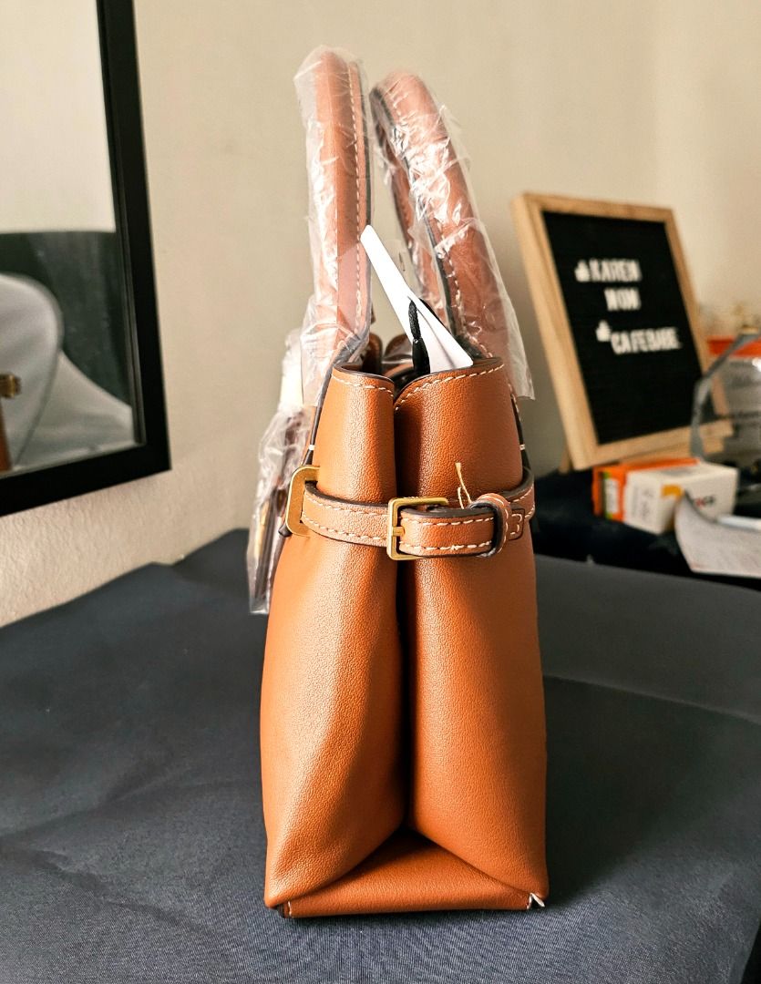 FS MANGO MINI BAG (Category: Luxury Bags & Wallets) located in Imus. Submitted by mariakaren65466 (Listing ID 1395206623, Image 3). Description: Brand new with tag .