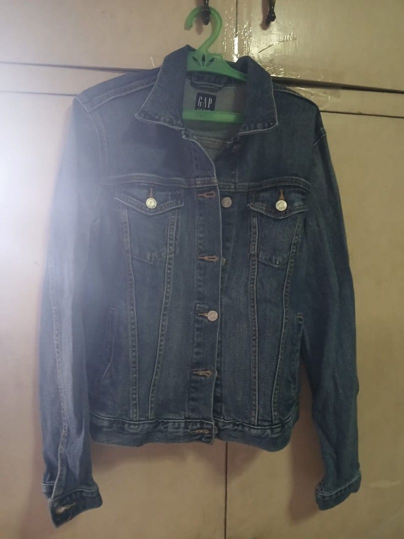 Gap Denim Jacket (Category: Longsleeves) located in Del Monte. Submitted by foreignertory (Listing ID 1395304852, Image 1). Description: payment via Gcash or bpi. Size M. fits for someone size xs small medium; worn less than 3x for fashion show. buyer will pay delivery grab or lalamove.