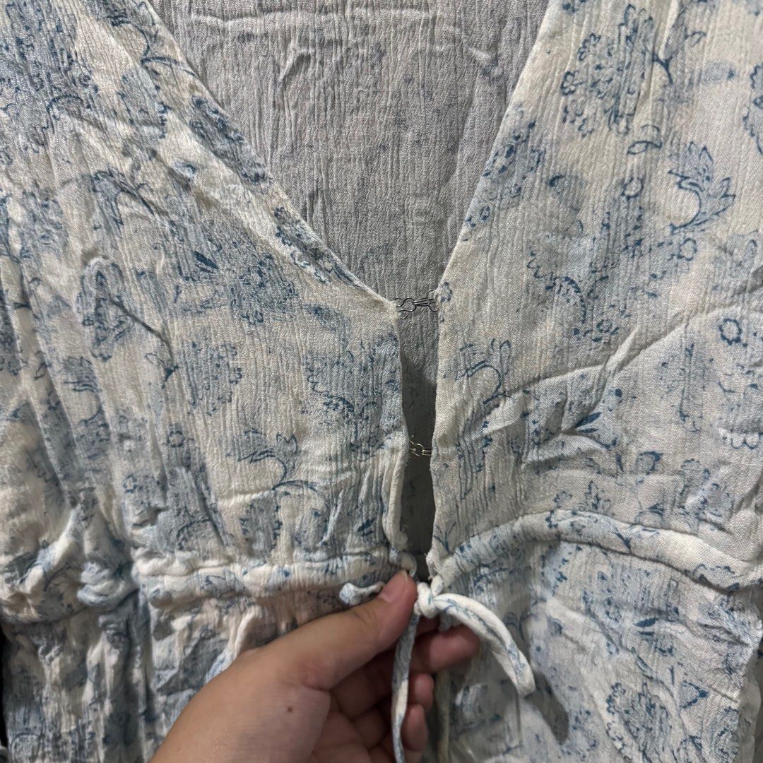 (Get 3 for 350) Mumu Floral Romper M-L (Category: Rompers) located in Taguig. Submitted by bnplswmakeup (Listing ID 1395191925, Image 2). Description: - Show Me Your Mumu Romper - Floral print - Size: Medium. Can fit til Large - V-neckline - Long sleeves - Tie closure at waist - Delicate chain detail at neckline MOP: BPI/Gcash Shipping via J&T/Grab/Lalamove.
