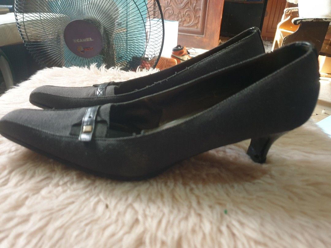 Gucci Black Heels (Category: Heels) located in Antipolo. Submitted by jhongtee (Listing ID 1395227422, Image 2). Description: - Gucci black heels - Pointed toe design - Small heel - Decorative strap detail - Made in Italy - Perfect for formal events.