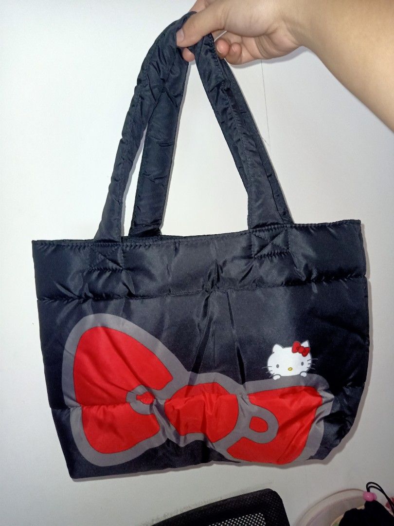 Hello Kitty Puffy Tote Bag (Category: Tote Bags) located in Bulacan. Submitted by baee__ (Listing ID 1395163090, Image 1). Description: - Kitty tote bag - Features a large red bow design - Padded handles for comfort - Red interior with Kitty patterns - Made of quilted material.