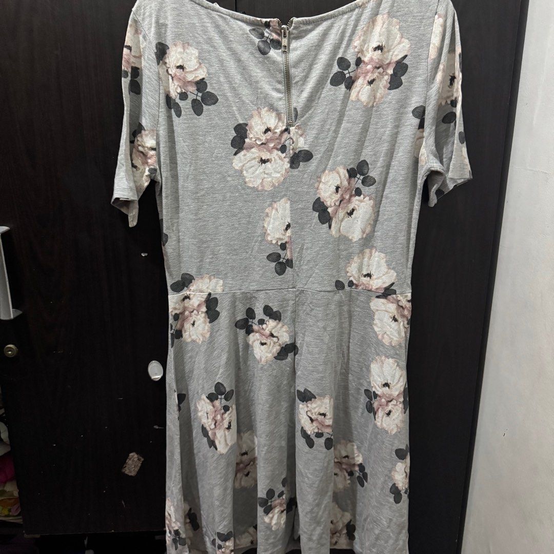 H&M Divided Floral Dress (Category: Dresses) located in Taguig. Submitted by bnplswmakeup (Listing ID 1395184774, Image 3). Description: - H&M Divided dress - Size: L - Color: Gray with floral print - Features: Short sleeves, back zipper - Style: Fitted bodice, flared skirt - Fabric: Soft and comfortable MOP: BPI/Gcash Shipping via J&T/Grab/Lalamove.
