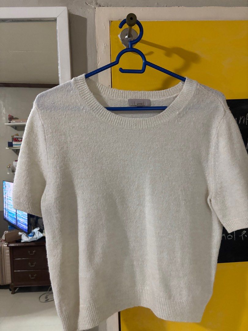 H&M Short Sleeve Sweater - Size M (Category: Others Tops) located in Marikina City. Submitted by fingermonkeys (Listing ID 1395188972, Image 2). Description: - H&M Cream Short Sleeve Sweater - Size: M; oversized fit (L-XL) - Features: Round neckline, ribbed hem and cuffs - Material: Soft, textured knit - Style: Versatile - can be dressed up or down.