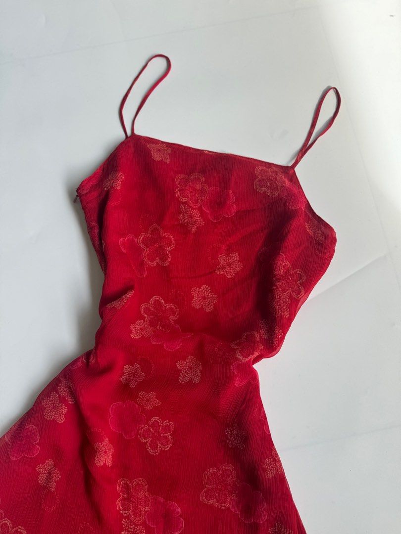 hot red vtg dress (Category: Dresses) located in Roxas City. Submitted by s.declutters (Listing ID 1395230630, Image 1). Description: vtg dress • 100% silk material • size small to medium B: 32-34 W: 26-28 L: 30 inch .